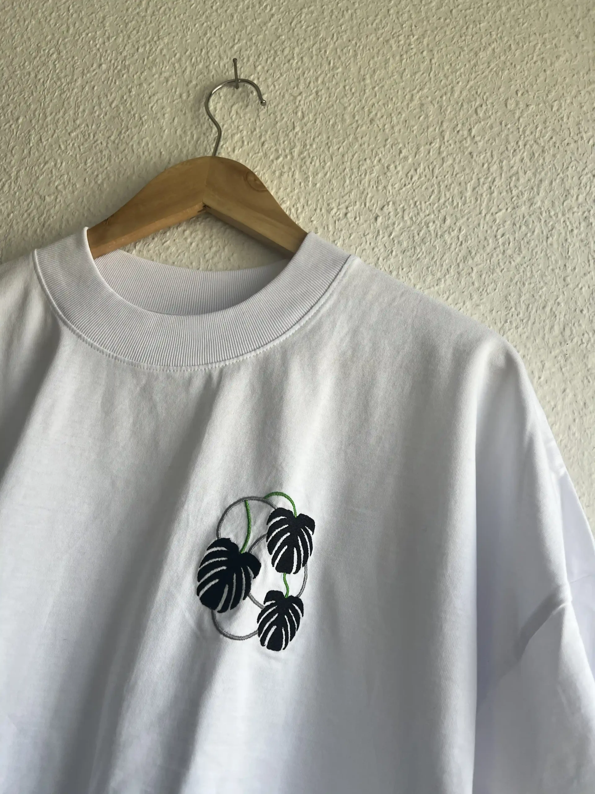 Embroidery 3Leafs Monstera - Organic Oversize Shirt