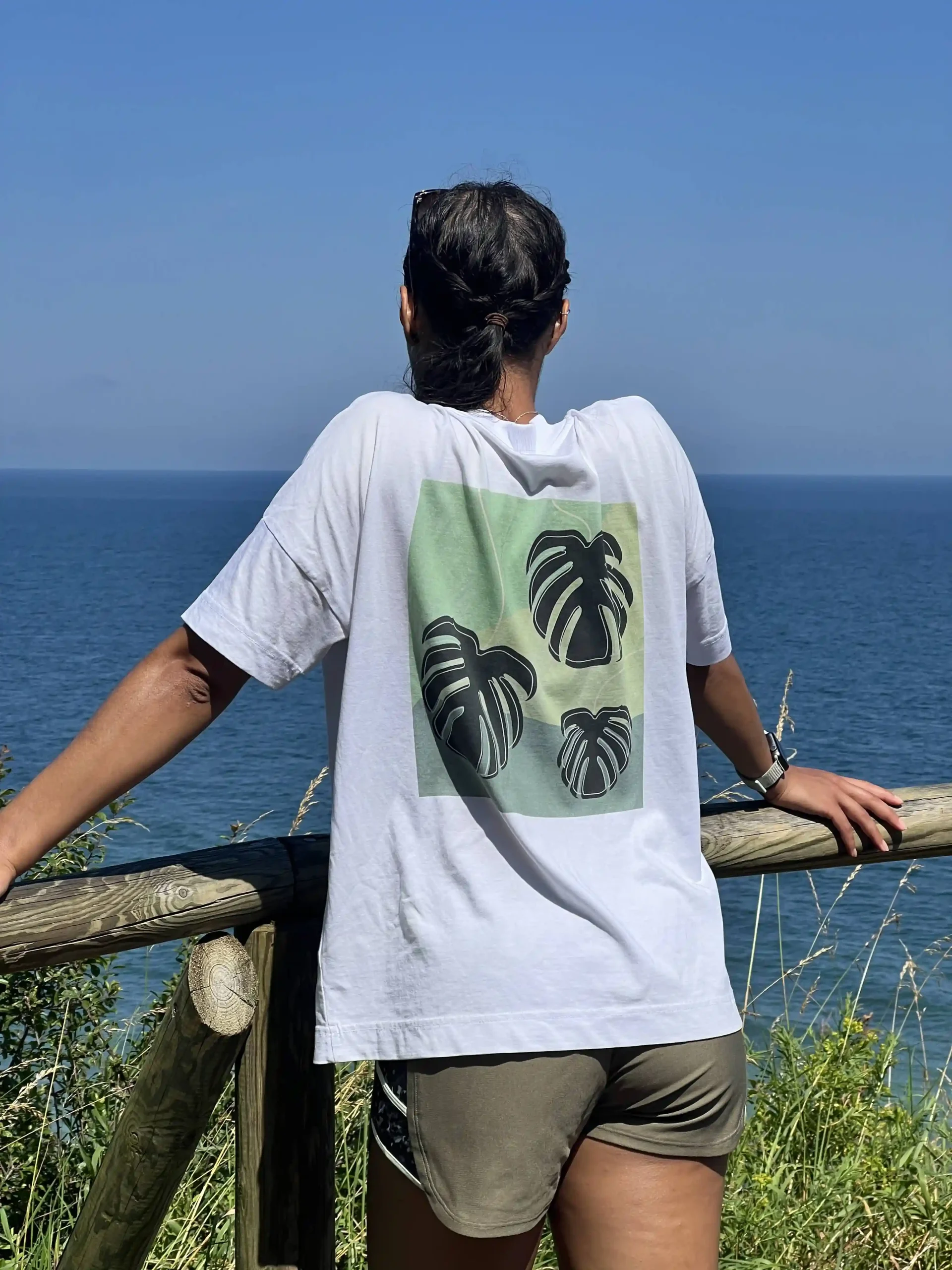 Logo - 3leafs Monstera Oversized Shirt